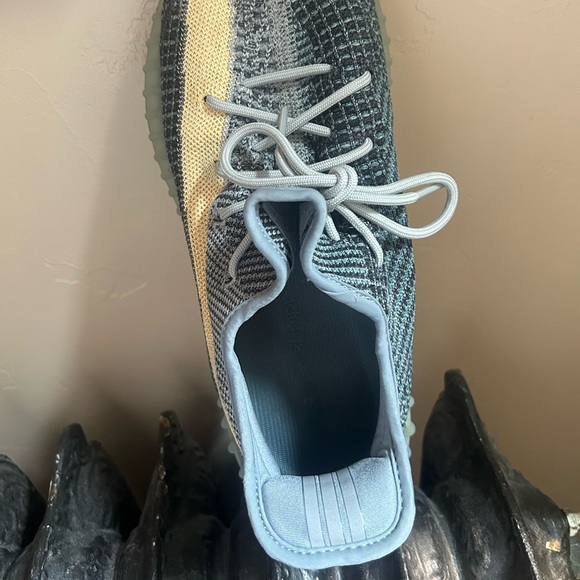Yeezy Boost 350 V2 Ash Blue size 14 - Picture 3 of 4